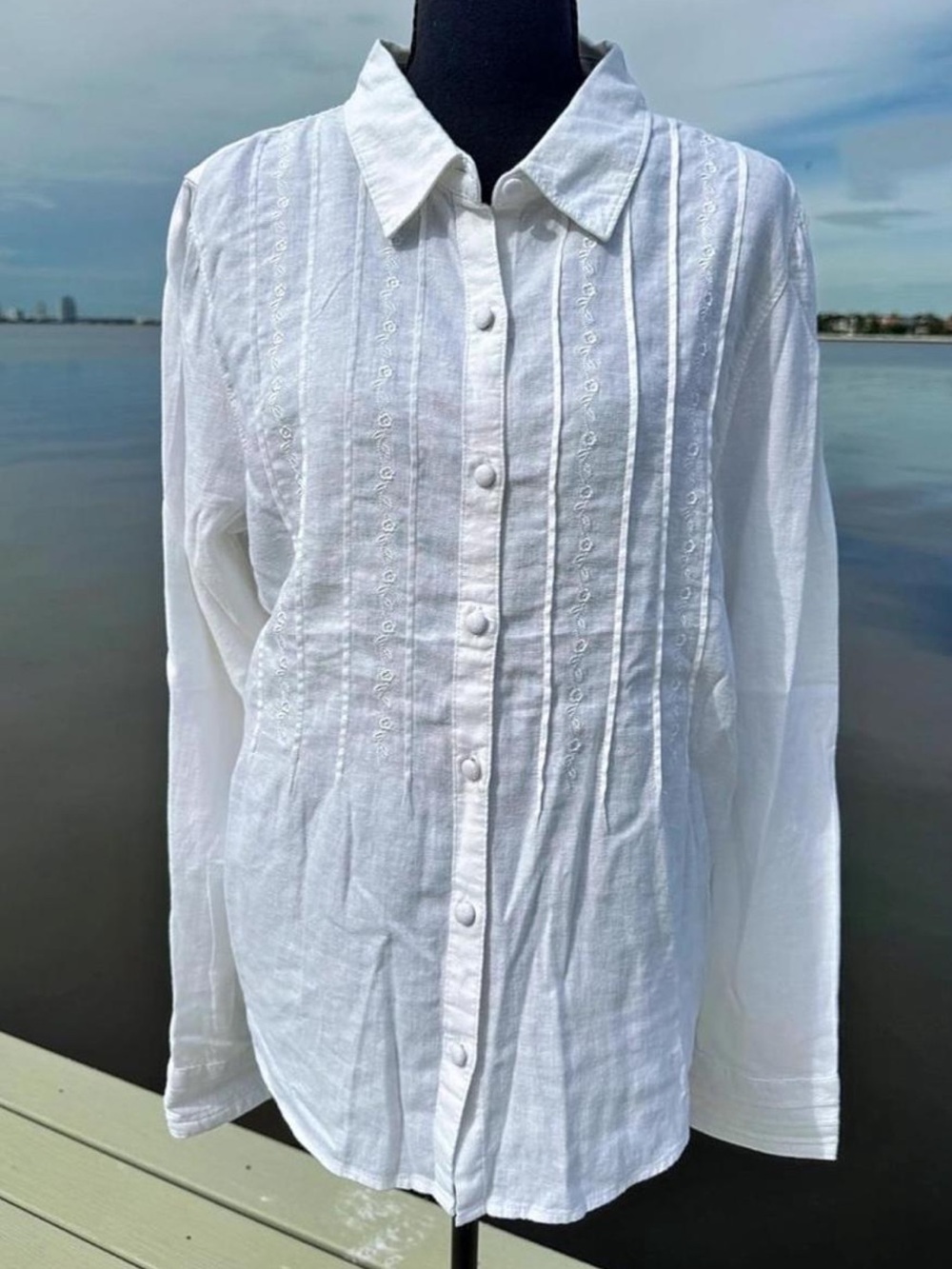 NWT, Joie Large, White  Pintuck Button-Front Blouse. Covered buttons, embroidery